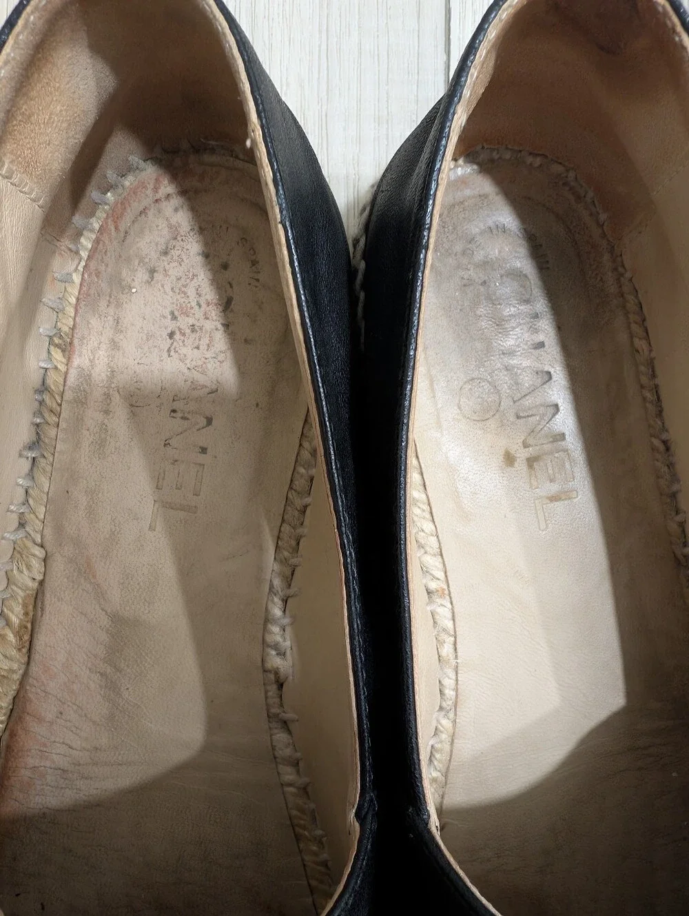 Pre-owner Chanel Black Leather Espadrille Flats Size 38